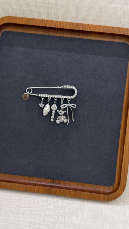 Silver bear & bow safety pin